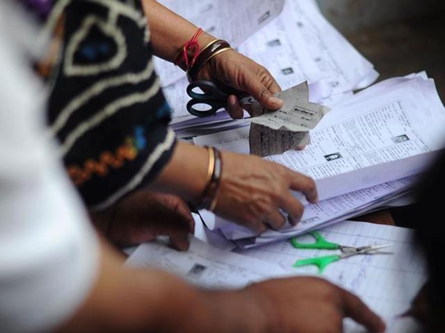 The first phase of polling assumes significance as it is being held amidst the cash crunch crisis owing to demonetisation and could prove to be litmus test for the ruling BJP.(HT PHOTO USED FOR REPRESENTATION)