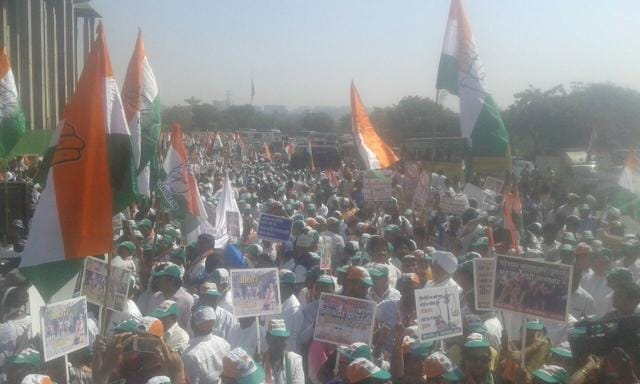 Congress protests at Kalina. (Satush Bate/HT) Congress protests at Kalina. (Satush Bate/HT)