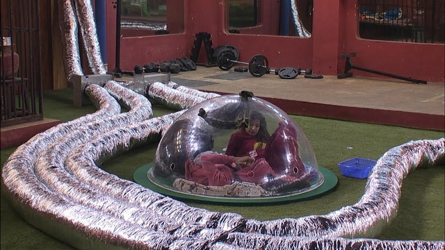 Bani and Priyanka inside the dome. (COLORS)