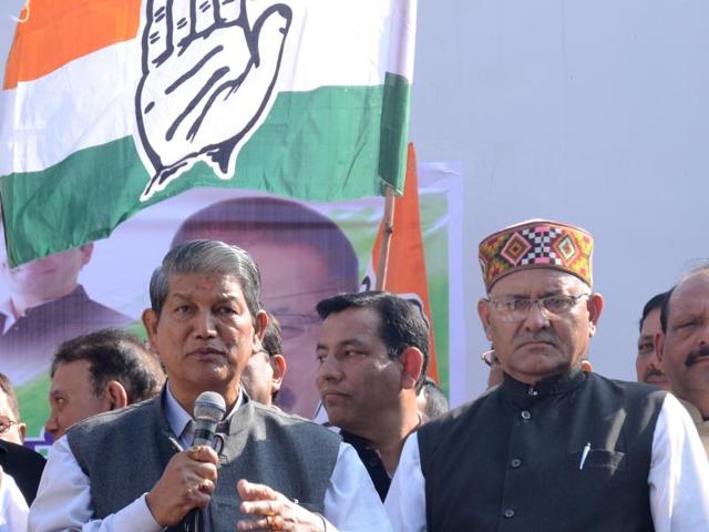 Chief minister Harish Rawat (2nd from left) addresses a Congress rally against demonetisation in Dehradun on Monday (Vinay Santosh Kumar/HT Photo) Chief minister Harish Rawat (2nd from left) addresses a Congress rally against demonetisation in Dehradun on Monday (Vinay Santosh Kumar/HT Photo)
