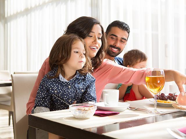 Identify eateries and restaurants that accept card payment before stepping out. (Shutterstock) Identify eateries and restaurants that accept card payment before stepping out. (Shutterstock)