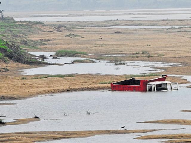 In October, an environment committee gave its nod to sand mining at three sites along the Chambal river in Morena. (HT FIle photo) In October, an environment committee gave its nod to sand mining at three sites along the Chambal river in Morena. (HT FIle photo)