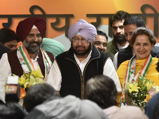 Navjot Kaur Sidhu (right) and former Olympian Pargat Singh (Left) joined the Congress party at a press conference in the formal announcement in the presence Capt. Arminder Singh (C) at AICC headquarters in New Delhi, on Monday. (Mohd Zakir/HT PHOTO) Navjot Kaur Sidhu (right) and former Olympian Pargat Singh (Left) joined the Congress party at a press conference in the formal announcement in the presence Capt. Arminder Singh (C) at AICC headquarters in New Delhi, on Monday. (Mohd Zakir/HT PHOTO)