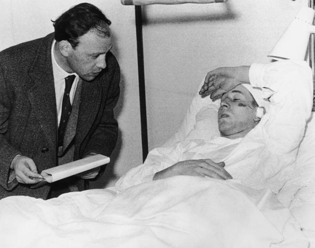 Manchester United footballer Bobby Charlton with a journalist while recovering in hospital in Munich after the plane crash which killed 23 people, including seven of his team mates on 7th February 1958. (Getty Images) Manchester United footballer Bobby Charlton with a journalist while recovering in hospital in Munich after the plane crash which killed 23 people, including seven of his team mates on 7th February 1958. (Getty Images)