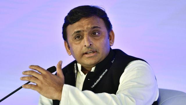 UP chief minister Akhilesh Yadav speaks at the summit in New Delhi.  (Gurinder osan/hindustan times) 