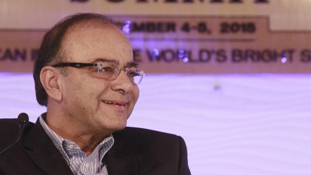 Finance minister Arun Jaitley addressed a session during the 2015 HT Leadership Summit in New Delhi. (sanjeev verma/Hindustan Times) 