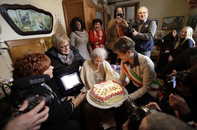 Verbania's Mayor Silvia Marchionini, right, presents Emma Morano with a cake in the day of her 117th birthday in Verbania, Italy. (AP) Verbania's Mayor Silvia Marchionini, right, presents Emma Morano with a cake in the day of her 117th birthday in Verbania, Italy. (AP)
