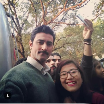 Kunal was spotted posing with a fan in Dehradun while shooting for the film. Kunal was spotted posing with a fan in Dehradun while shooting for the film.