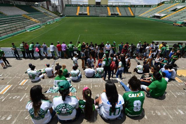 People pay tribute to the players of Brazilian team Chapecoense Real who were killed in a plane accident in the Colombian mountains, at the clubs Arena Conda stadium in Chapeco. (AFP Photo) People pay tribute to the players of Brazilian team Chapecoense Real who were killed in a plane accident in the Colombian mountains, at the clubs Arena Conda stadium in Chapeco. (AFP Photo)