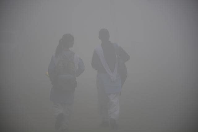 Students woke up to find early morning fog on their way to school. Earlier this month schools were closed in view of heavy smog. (Sakib Ali/HT Photo)