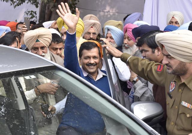 Kejriwal after a public rally at Saketri Bagh in Amritsar on Wednesday, November 30 (Gurpreet Singh/HT)