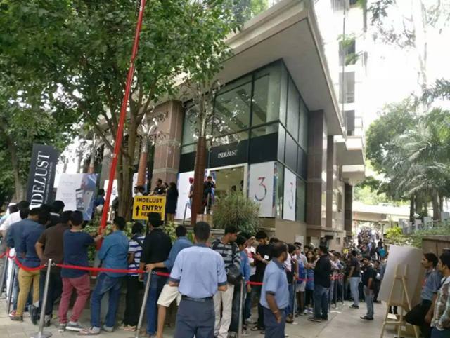 The long queue outside OnePlus 3 Popup store in Bangalore, June 2016. (OnePlus) The long queue outside OnePlus 3 Popup store in Bangalore, June 2016. (OnePlus)