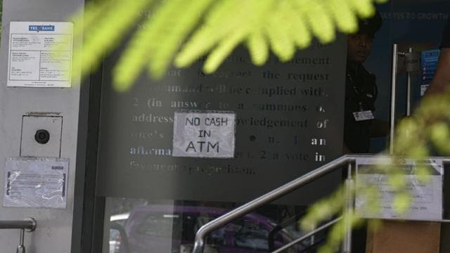 An ATM in Vile Parle that ran out of cash on Thursday. (Satish Bate/HT) An ATM in Vile Parle that ran out of cash on Thursday. (Satish Bate/HT)