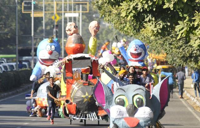 Students take part in a parade during Chandigarh Carnival-2016 at Leisure Valley, Sector-10, Chandigarh on Friday, November 25, 2016. (Karun Sharma/ Hindustan times)