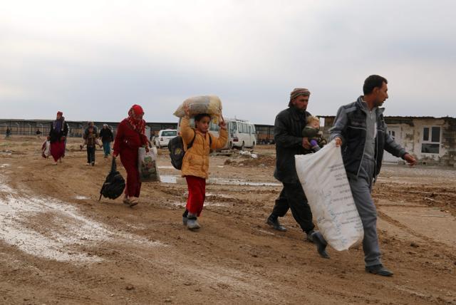 Internally displaced Iraqis who fled the town of Hawija gather at a Kurdish Peshemerga-controlled area in Kirkuk from where they will be transferred to a camp in Dakuk. (AFP Photo) Internally displaced Iraqis who fled the town of Hawija gather at a Kurdish Peshemerga-controlled area in Kirkuk from where they will be transferred to a camp in Dakuk. (AFP Photo)