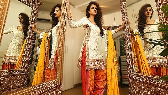 Chess player Tania Sachdev shows us how to wear the dupatta casually on the hand. Chess player Tania Sachdev shows us how to wear the dupatta casually on the hand.