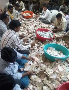 The donations received being counted at the Sanwaliya ji Temple at Chittorgarh. (HT Photo) The donations received being counted at the Sanwaliya ji Temple at Chittorgarh. (HT Photo)