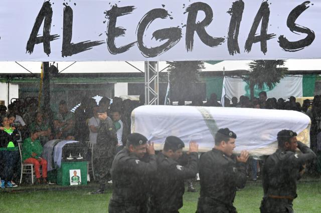 Soldiers carry the coffins of one of the members of the Chapecoense Real football club. (AFP) Soldiers carry the coffins of one of the members of the Chapecoense Real football club. (AFP)