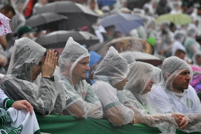 People attend under the rain the funeral of the members of the Chapecoense Real football club team killed in a plane crash in Colombia, at the stadium in Chapeco, Santa Catarina, southern Brazil. (AFP Photo) People attend under the rain the funeral of the members of the Chapecoense Real football club team killed in a plane crash in Colombia, at the stadium in Chapeco, Santa Catarina, southern Brazil. (AFP Photo)