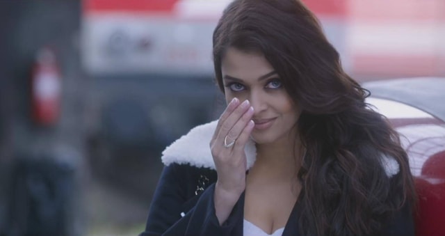 Aishwarya Rai Bachchan plays a divorcee poet in Ae Dil Hai Mushkil. Aishwarya Rai Bachchan plays a divorcee poet in Ae Dil Hai Mushkil.