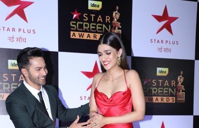 Varun Dhawan with Kriti Shanon during the 23rd Annual Star Screen Awards 2016 in Mumbai, on December 4, 2016. (IANS) Varun Dhawan with Kriti Shanon during the 23rd Annual Star Screen Awards 2016 in Mumbai, on December 4, 2016. (IANS)