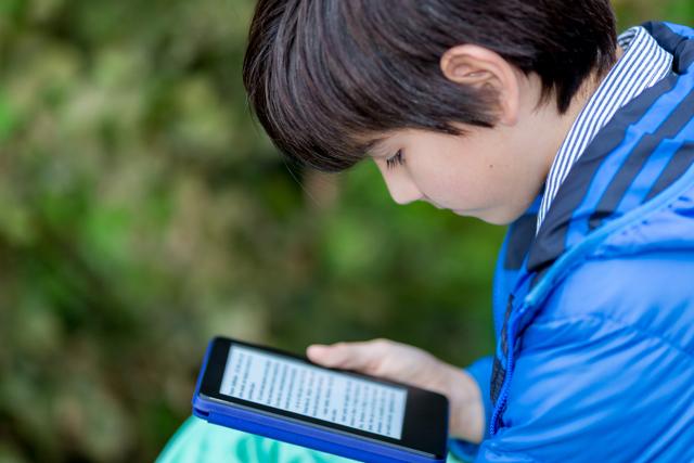 Children with average and lower English vocabularies show poorer comprehension when they read e-books themselves. (Shutterstock) Children with average and lower English vocabularies show poorer comprehension when they read e-books themselves. (Shutterstock)