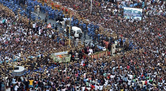 A sea of crowd during the funeral procession of late Tamil Nadu chief minister J Jayalalithaa in Chennai. (Vanne Srinivasulu/HT Photo) A sea of crowd during the funeral procession of late Tamil Nadu chief minister J Jayalalithaa in Chennai. (Vanne Srinivasulu/HT Photo)