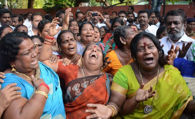 AIADMK workers gather at Apollo Hospital where Tamil Nadu CM J Jayalalithaa was undergoing treatment. (V Srinivasulu/HT File Photo)