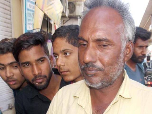 The bank account of Balwinder Singh (in the foreground), a taxi driver in Punjab’s Barnala town, was accidentally credited with an amount of Rs 98,05,95,12,231. (HT Photo ) The bank account of Balwinder Singh (in the foreground), a taxi driver in Punjab’s Barnala town, was accidentally credited with an amount of Rs 98,05,95,12,231. (HT Photo )