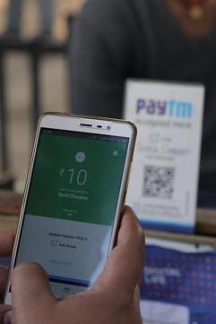 A customer paying through PayTM at a stall in SAS Nagar. (Sushil Prajapati/HT)
