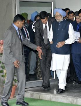Manmohan Singh in Sector 19, Chandigarh, on Friday. (Ravi Kumar/HT) Manmohan Singh in Sector 19, Chandigarh, on Friday. (Ravi Kumar/HT)