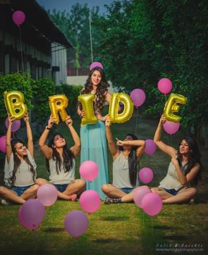 Drishti’s pre-wedding photoshoot with her bridesmaids. (Paran Singh Photography) Drishti’s pre-wedding photoshoot with her bridesmaids. (Paran Singh Photography)