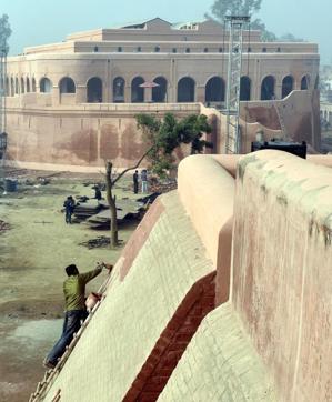 Workers giving the final touches to wall of Gobindgarh Fort in Amritsar on Sunday. (Gurpreet Singh/HT photo) Workers giving the final touches to wall of Gobindgarh Fort in Amritsar on Sunday. (Gurpreet Singh/HT photo)