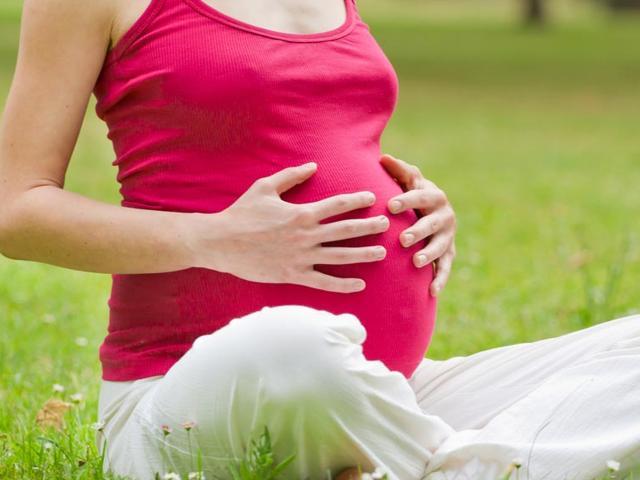 Experts say that it’s possible that the reduced circulation to the brain in utero could affect the baby through life. (Shutterstock) Experts say that it’s possible that the reduced circulation to the brain in utero could affect the baby through life. (Shutterstock)