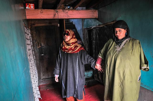 Insha Mushtaq is helped by her mother to move around the house (Waseem Andrabi / HT Photo )