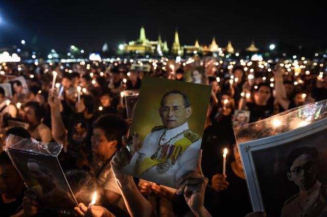 People hold images of the late Thai King Bhumibol Adulyadej to commemorate his birthday on December 5. (AFP file photo) People hold images of the late Thai King Bhumibol Adulyadej to commemorate his birthday on December 5. (AFP file photo)