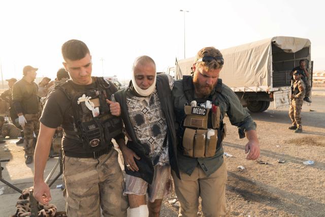 Volunteer medics assist an Iraqi civilian injured while fleeing his Islamic State group-controlled neighbourhood of Mosul in this Nov. 5, 2016 photo (AP) Volunteer medics assist an Iraqi civilian injured while fleeing his Islamic State group-controlled neighbourhood of Mosul in this Nov. 5, 2016 photo (AP)