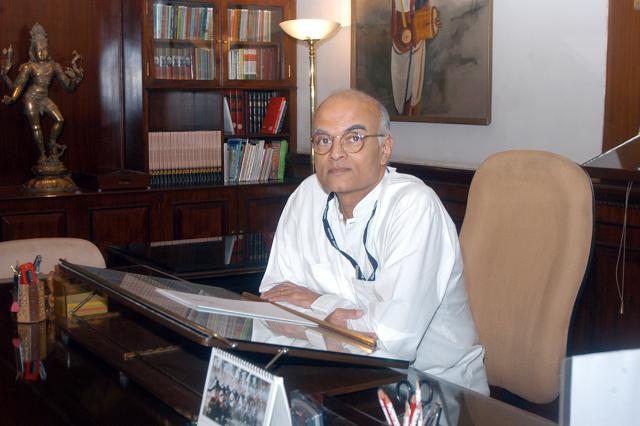 Shivshankar Menon at his South Block office in New Delhi after he took charge as Foreign Secretary on September 1, 2006. (Sunil Saxena/HT Photo) Shivshankar Menon at his South Block office in New Delhi after he took charge as Foreign Secretary on September 1, 2006. (Sunil Saxena/HT Photo)