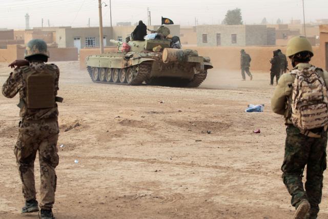 Shiite fighters from the Hashed al-Shaabi paramilitary units enter the village of Shwah on Tuesday. (AFP photo) Shiite fighters from the Hashed al-Shaabi paramilitary units enter the village of Shwah on Tuesday. (AFP photo)
