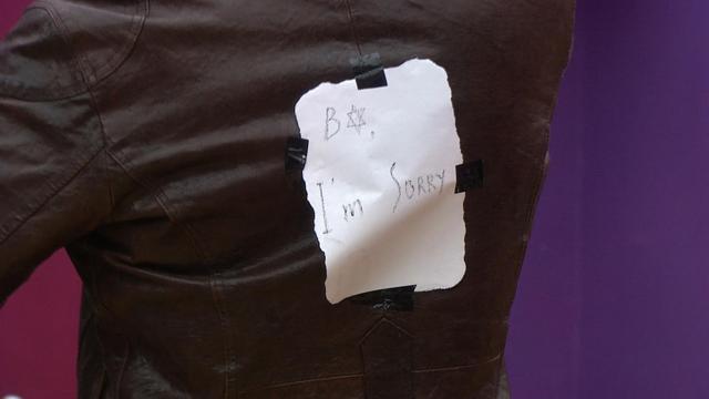 The note on Gaurav’s jacket. (Colors) The note on Gaurav’s jacket. (Colors)