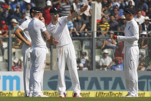 James Anderson of England talk with team mates during day 3 of the fourth Test match between India and England held at the Wankhede Stadium, Mumbai on December 10 (BCCI)