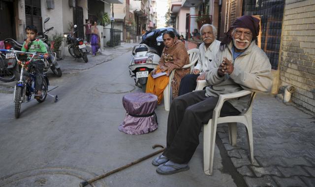 Nand Lal sits outside his rented accommodation in sector 6, Gurgaon. (Parveen Kumar/HT Photo) Nand Lal sits outside his rented accommodation in sector 6, Gurgaon. (Parveen Kumar/HT Photo)