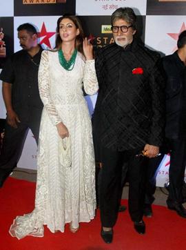 Mumbai: Bollywood actor Amitabh Bachchan with daughter Shweta Nanda during the 23rd Annual Star Screen Awards event in Mumbai on Sunday evening. PTI Photo (PTI12_5_2016_000033B) (PTI) Mumbai: Bollywood actor Amitabh Bachchan with daughter Shweta Nanda during the 23rd Annual Star Screen Awards event in Mumbai on Sunday evening. PTI Photo (PTI12_5_2016_000033B) (PTI)