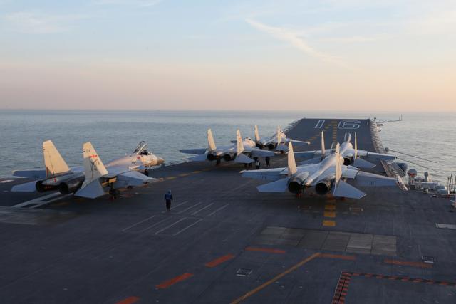 Chinese J-15 fighter jets waiting on the deck of the Liaoning aircraft carrier. (AFP Photo)