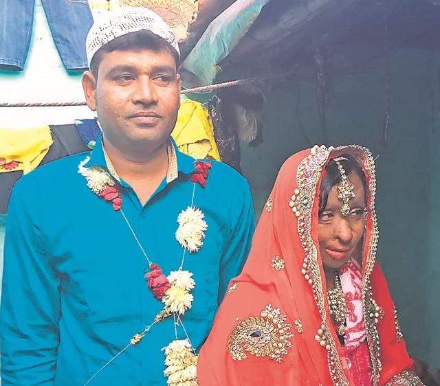 Shamshad with Shabeena after their marriage on December 15. (HT Photo) Shamshad with Shabeena after their marriage on December 15. (HT Photo)