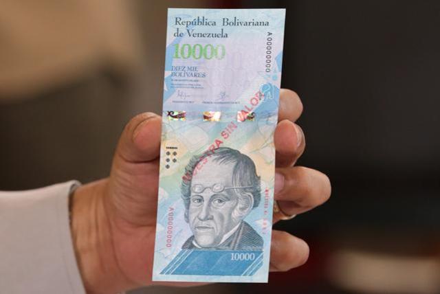 A handout picture released by the Venezuelan presidency shows President Nicolas Maduro holding a new 10,000 Bolivar note during a television programme in Caracas. (AFP Photo) A handout picture released by the Venezuelan presidency shows President Nicolas Maduro holding a new 10,000 Bolivar note during a television programme in Caracas. (AFP Photo)