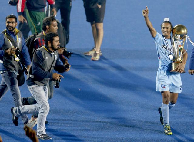 Indian team captain Harjeet Singh with the junior World Cup hockey trophy. (Hockey India)
