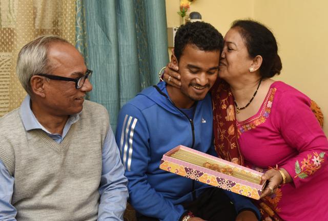 Pawan Negi with his parents after he was bought by the Delhi Daredevils last year for the Indian Premier League 2016 for R8.5 crore. (Mohd Zakir/HT file) Pawan Negi with his parents after he was bought by the Delhi Daredevils last year for the Indian Premier League 2016 for R8.5 crore. (Mohd Zakir/HT file)