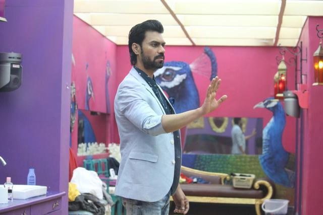Otherwise well-behaved, Gaurav has had fights with Manveer and Manu Punjabi.