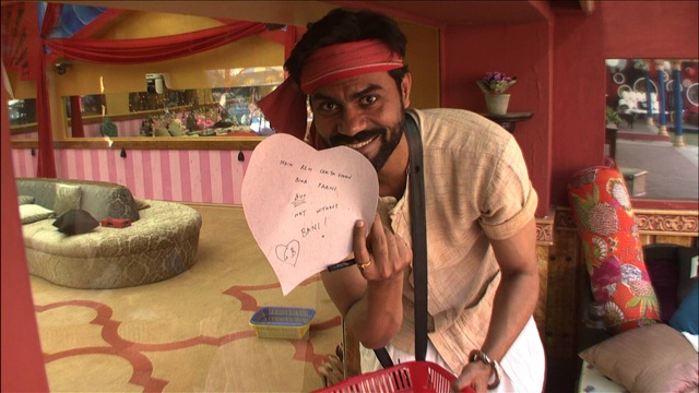 Gaurav flaunts his ‘love letter’ for Bani. (Colors)